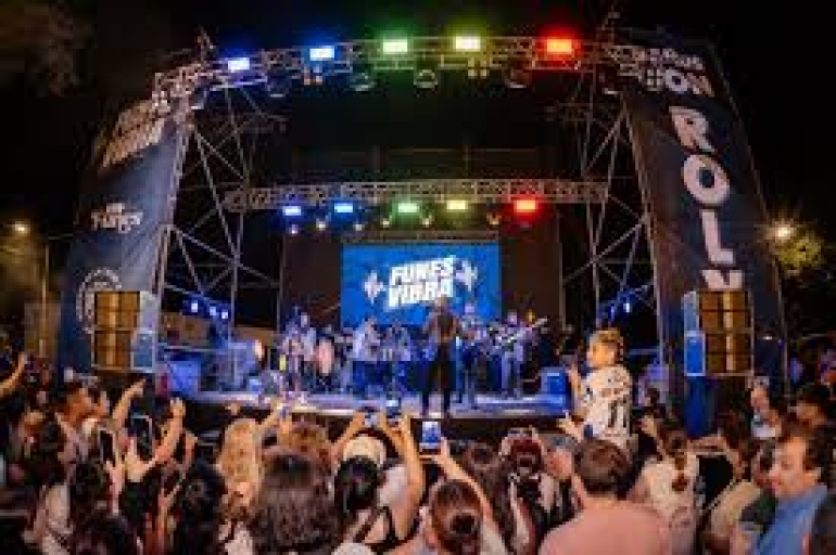 Funes fin de semana largo: Los Palmeras y Maravilla Martínez