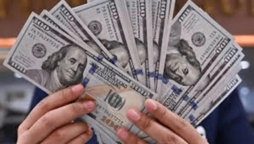 El dólar oficial cayó pero sigue cerca del techo de la banda