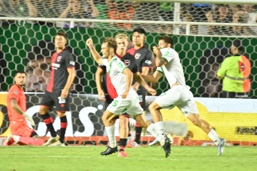 Banfield goleó a Newell's y lo dejó en el último puesto