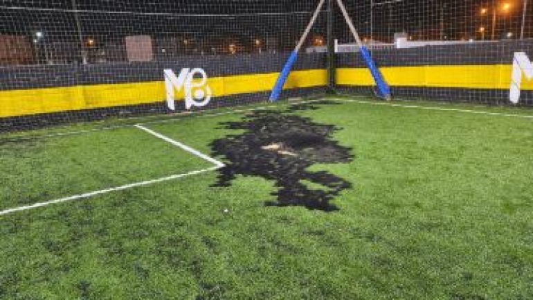 Una molotov en un complejo de fútbol