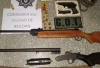 Encontraron un arsenal en Rold&aacute;n. Pistolas y fusiles enterrados en barriles.